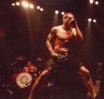 Henry Rollins startet Label und besucht die Armee